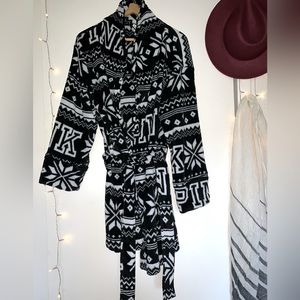 🛁Pink by Victoria Secret black/white robe